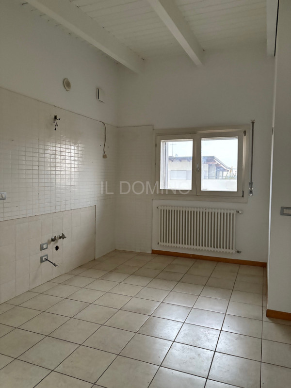 Libero da subito, ampio appartamento di recente costruzione in classe energetica A2, ubicato in z...