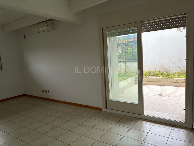 Libero da subito, ampio appartamento di recente costruzione in classe energetica A2, ubicato in z...