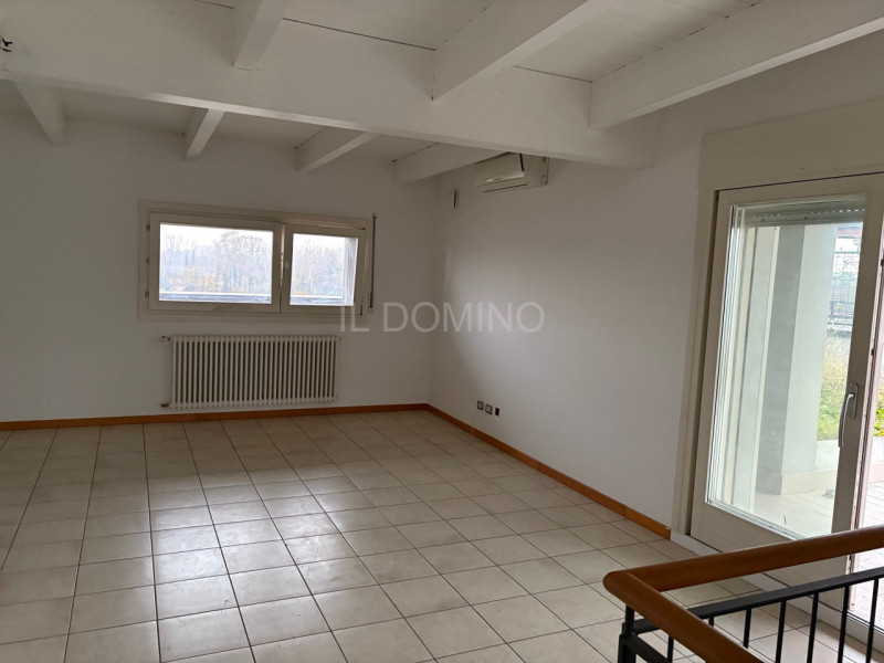 Libero da subito, ampio appartamento di recente costruzione in classe energetica A2, ubicato in z...