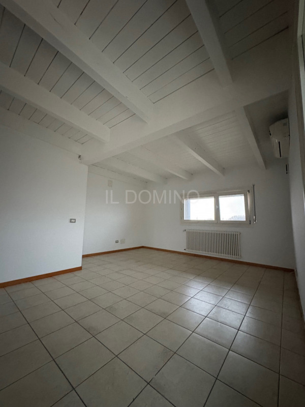 Libero da subito, ampio appartamento di recente costruzione in classe energetica A2, ubicato in z...