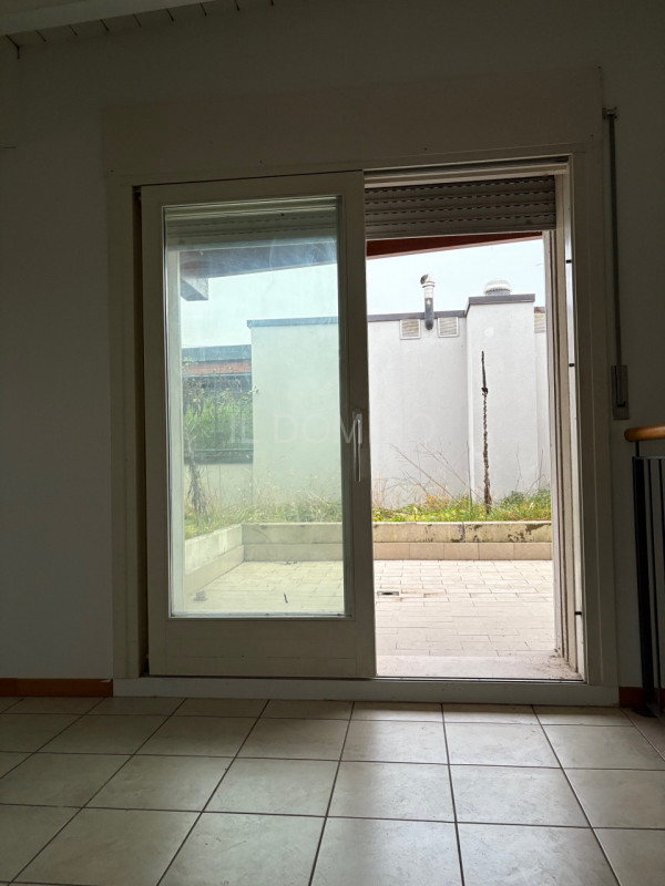 Libero da subito, ampio appartamento di recente costruzione in classe energetica A2, ubicato in z...