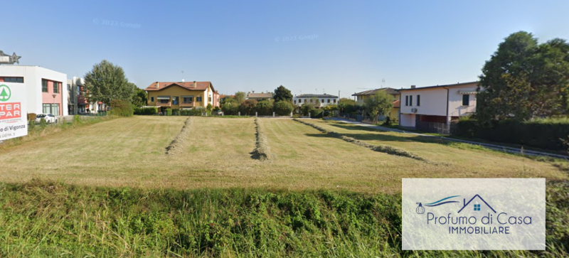 VIGONZA LOC. CAPRICCIO - In ottima posizione fronte strada, comodo a tutti i principali servizi, ...