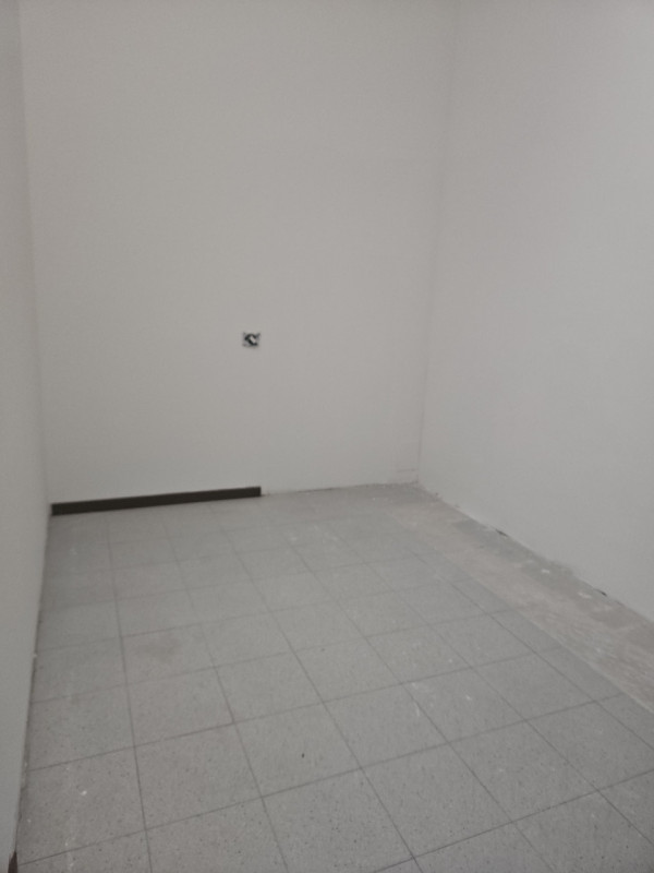 Scopri un'opportunità unica di affittare un negozio straordinario fronte strada statale Este, una...