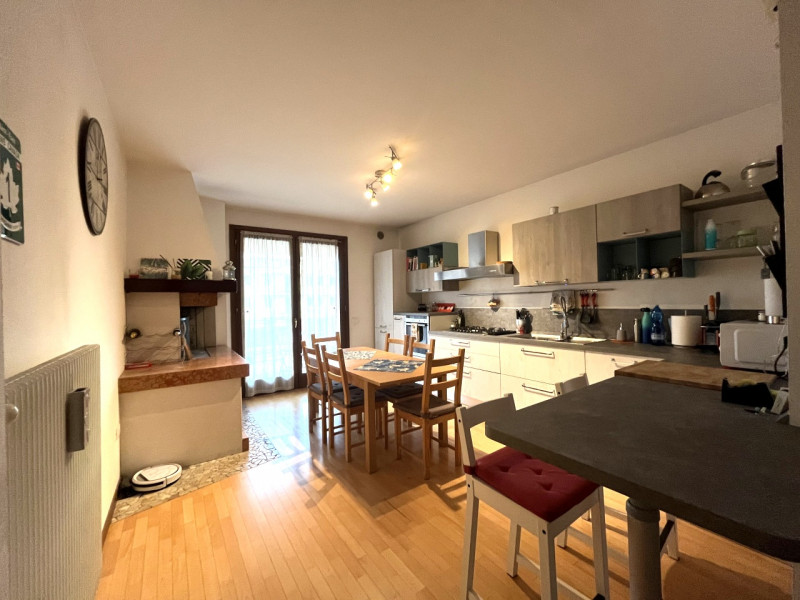 Scopri il tuo nuovo rifugio nel cuore di Creazzo! Questo splendido appartamento bicamere è dispon...