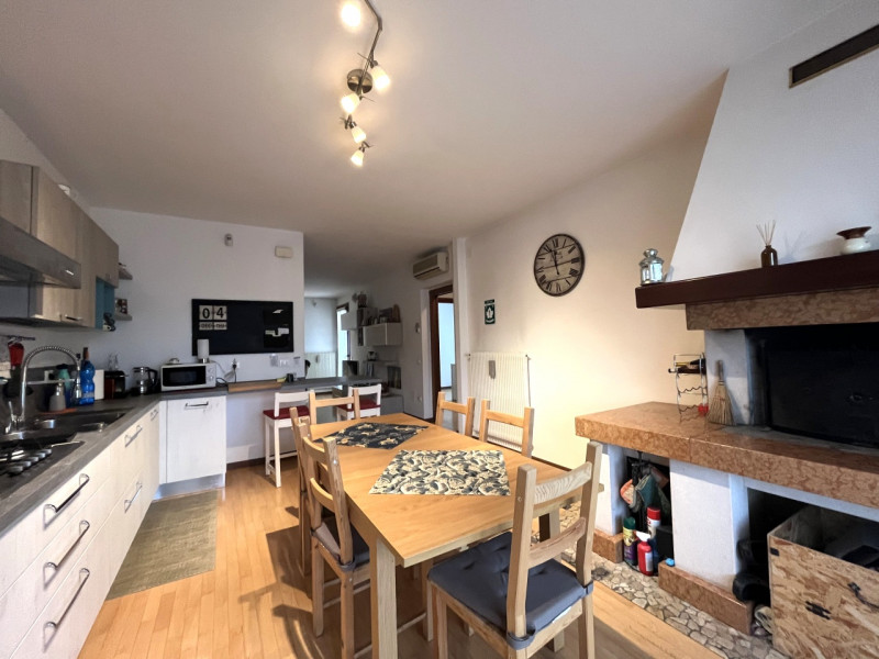 Scopri il tuo nuovo rifugio nel cuore di Creazzo! Questo splendido appartamento bicamere è dispon...