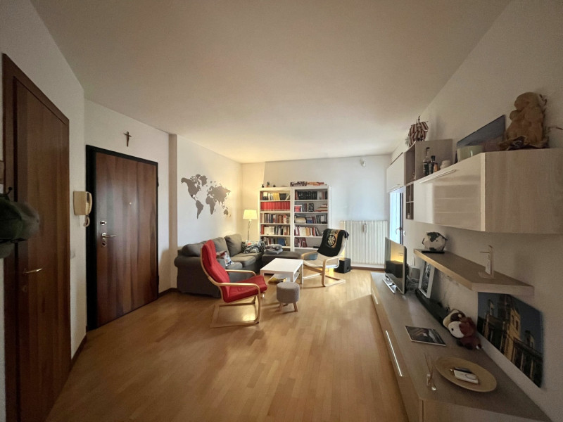 Scopri il tuo nuovo rifugio nel cuore di Creazzo! Questo splendido appartamento bicamere è dispon...