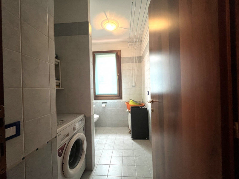 Scopri il tuo nuovo rifugio nel cuore di Creazzo! Questo splendido appartamento bicamere è dispon...