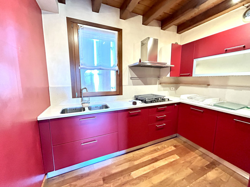 Scoprite un'opportunità unica per vivere nel cuore della tranquilla zona residenziale di Pinidell...