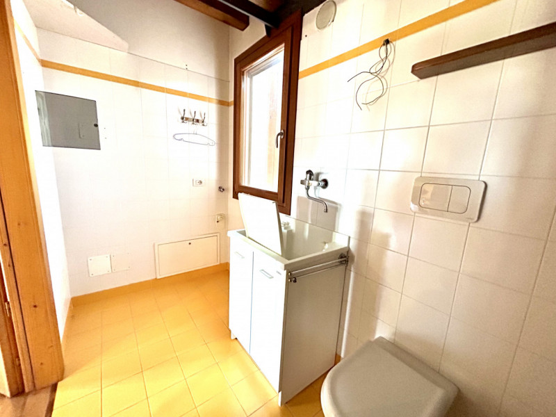 Scoprite un'opportunità unica per vivere nel cuore della tranquilla zona residenziale di Pinidell...