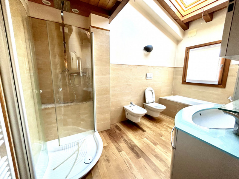 Scoprite un'opportunità unica per vivere nel cuore della tranquilla zona residenziale di Pinidell...