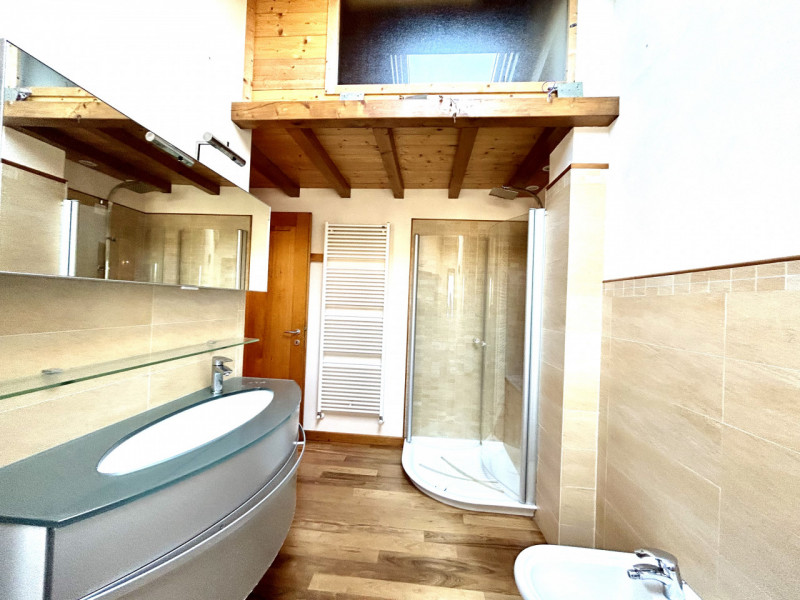 Scoprite un'opportunità unica per vivere nel cuore della tranquilla zona residenziale di Pinidell...