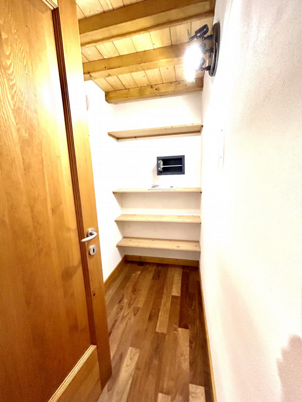 Scoprite un'opportunità unica per vivere nel cuore della tranquilla zona residenziale di Pinidell...