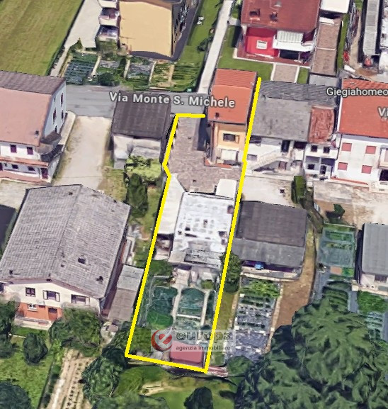 QUINTO VIC.NO, laterale di via Cesare Battisti, zona residenziale tranquilla, vendesi porzione "T...