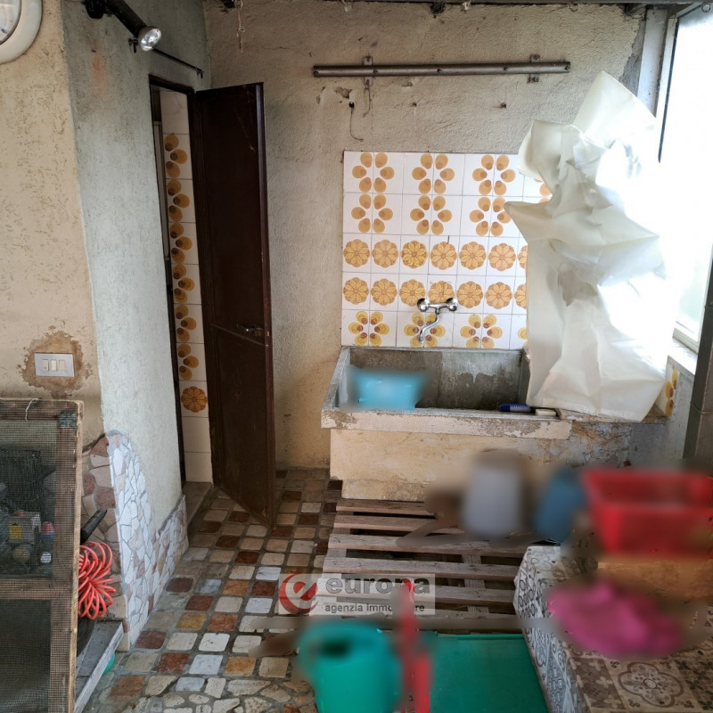 QUINTO VIC.NO, laterale di via Cesare Battisti, zona residenziale tranquilla, vendesi porzione "T...