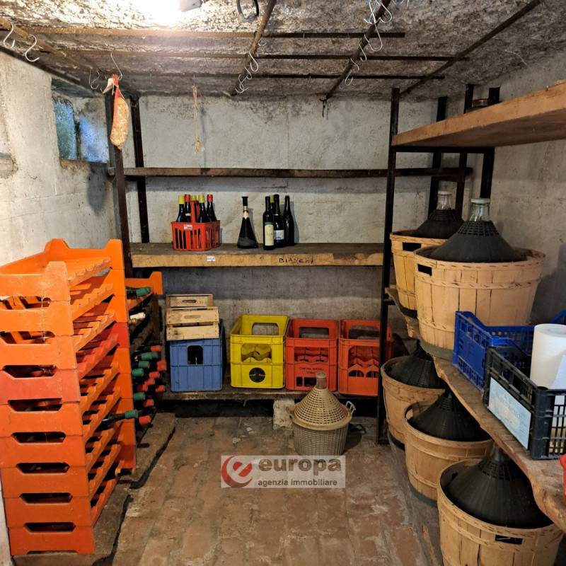 QUINTO VIC.NO, laterale di via Cesare Battisti, zona residenziale tranquilla, vendesi porzione "T...