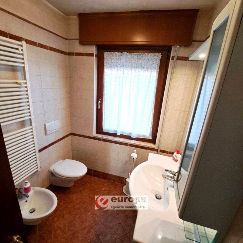 QUINTO VIC.NO, laterale di via Cesare Battisti, zona residenziale tranquilla, vendesi porzione "T...