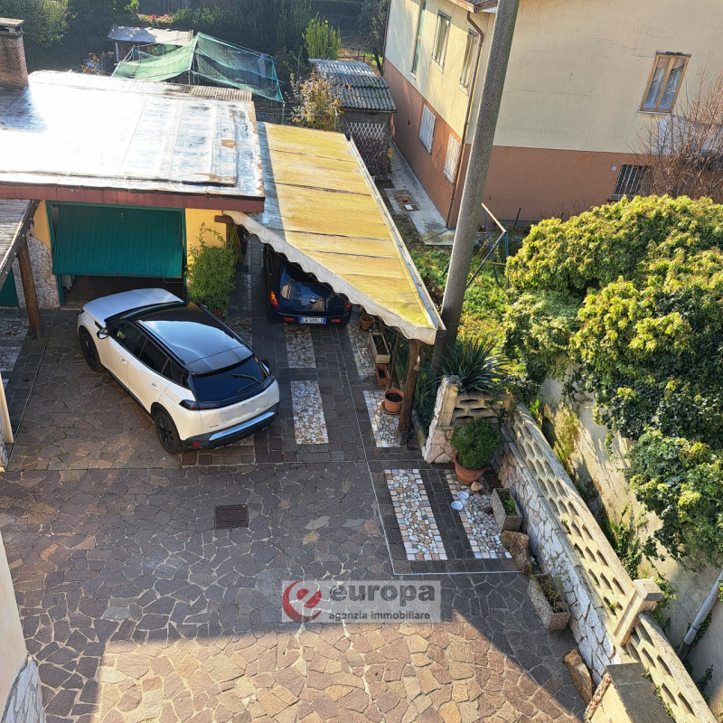 QUINTO VIC.NO, laterale di via Cesare Battisti, zona residenziale tranquilla, vendesi porzione "T...