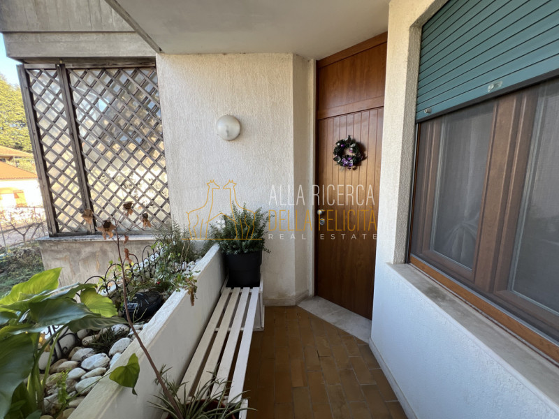 SCHIO - Magrè: In contesto condominiale tranquillo e ben abitato, appartamento BICAMERE con garag...