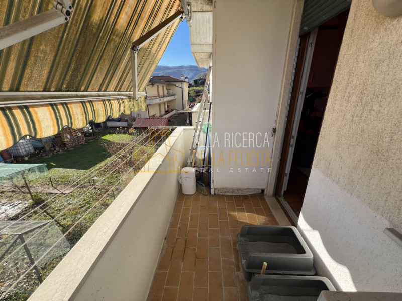 SCHIO - Magrè: In contesto condominiale tranquillo e ben abitato, appartamento BICAMERE con garag...