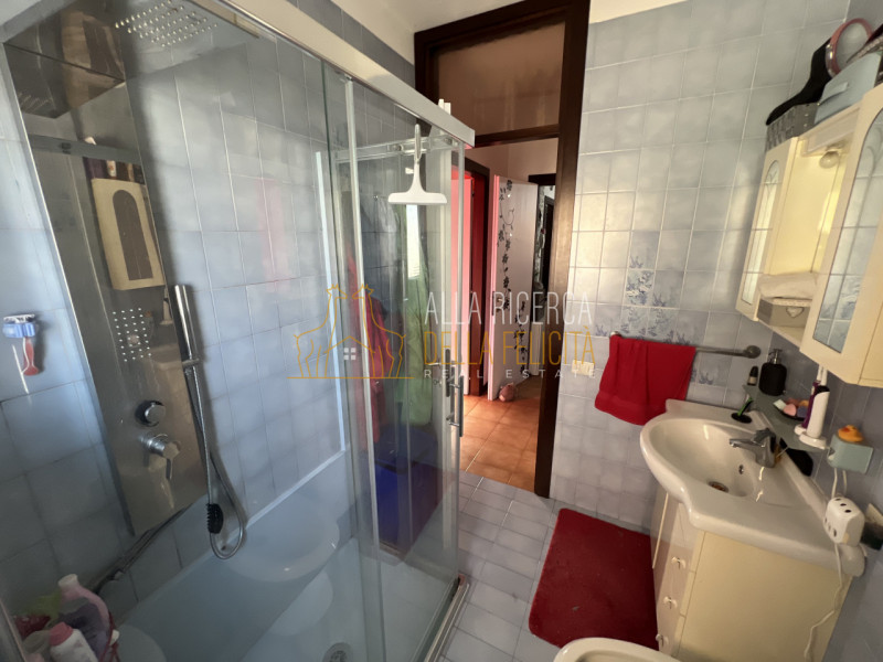 SCHIO - Magrè: In contesto condominiale tranquillo e ben abitato, appartamento BICAMERE con garag...