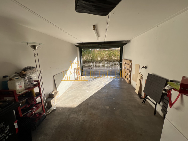 SCHIO - Magrè: In contesto condominiale tranquillo e ben abitato, appartamento BICAMERE con garag...