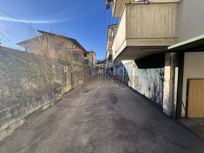 SCHIO - Magrè: In contesto condominiale tranquillo e ben abitato, appartamento BICAMERE con garag...