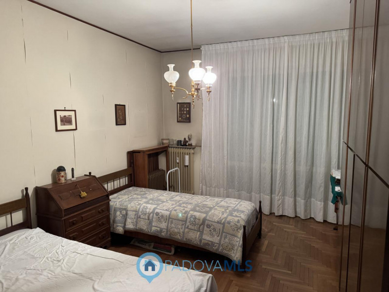 Immobile in esclusiva al Gruppo Padova MLS
In zona tranquilla appartamento posto al piano primo c...