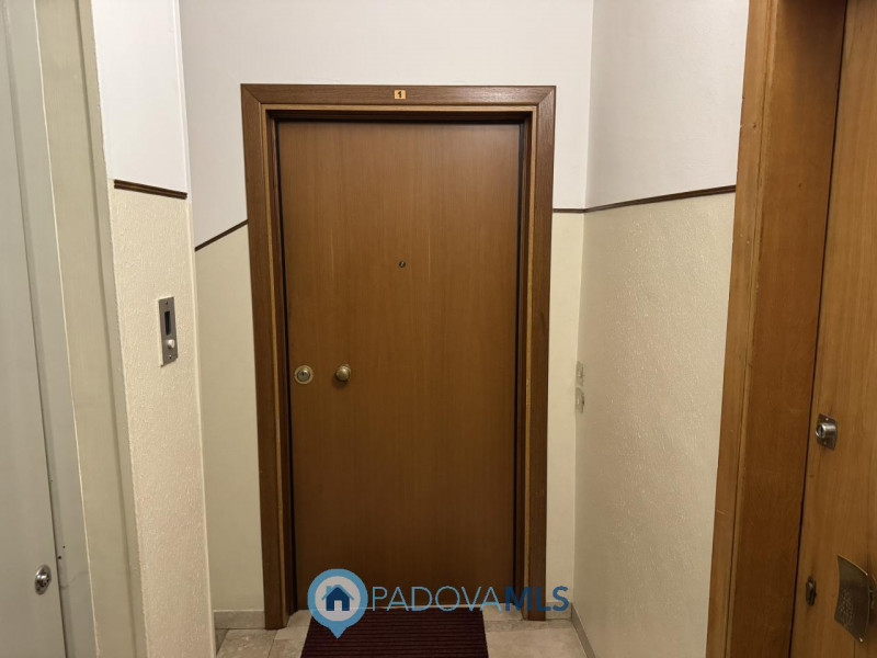 Immobile in esclusiva al Gruppo Padova MLS
In zona tranquilla appartamento posto al piano primo c...