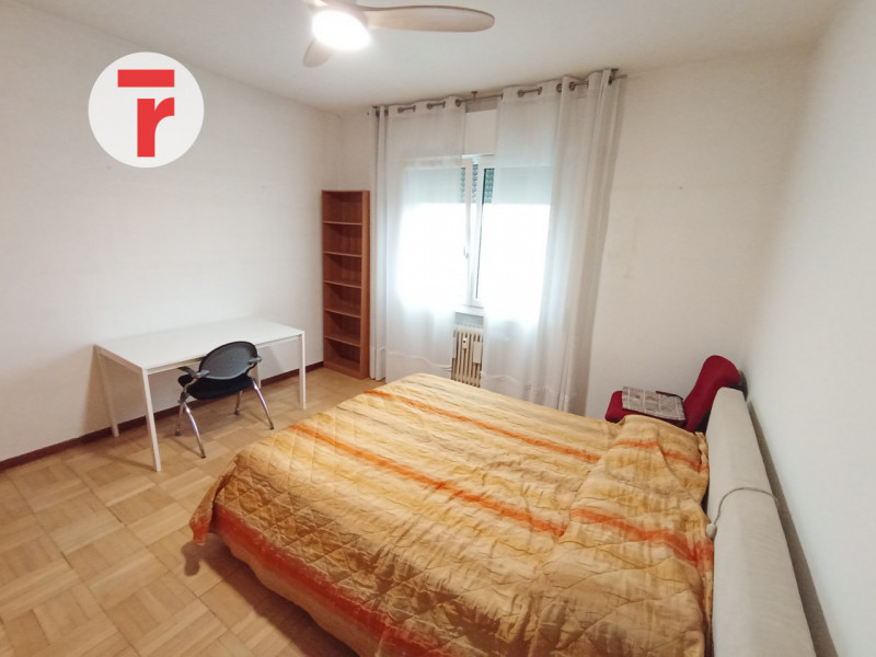 -APPARTAMENTO PER STUDENTI-

In zona Santissima Trinità, una delle aree più richieste dagli stude...