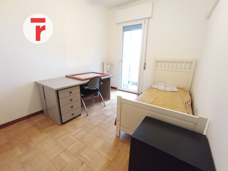 -APPARTAMENTO PER STUDENTI-

In zona Santissima Trinità, una delle aree più richieste dagli stude...