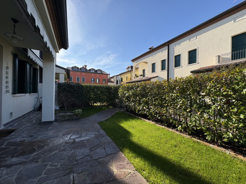 RIF:SD340 - Selvazzano Dentro - Tencarola, in zona residenziale tranquilla e recente, proponiamo ...