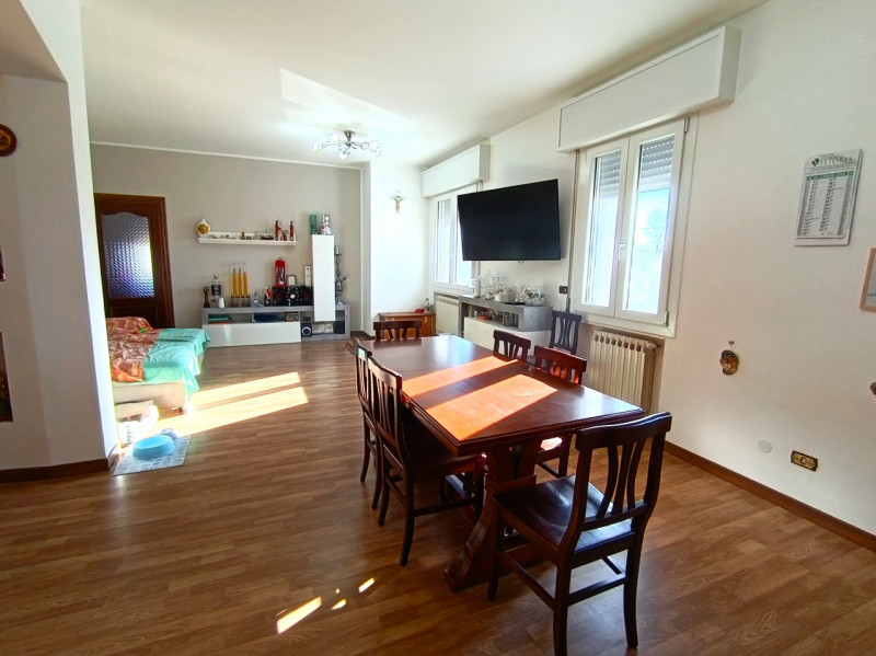 Rif. BRU234
Proponiamo in vendita una splendida porzione di bifamiliare con ingresso indipendente...