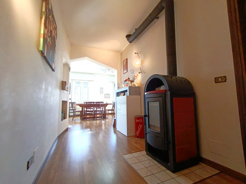 Rif. BRU234
Proponiamo in vendita una splendida porzione di bifamiliare con ingresso indipendente...