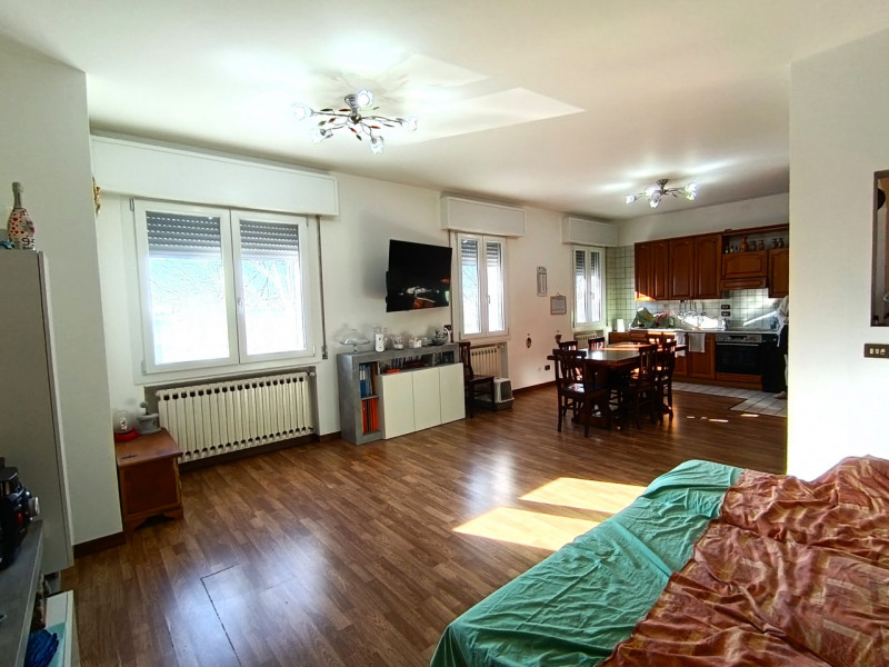 Rif. BRG234
Proponiamo in vendita una splendida porzione di bifamiliare con ingresso indipendente...