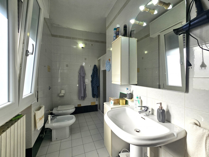 Rif. BRG225
Proponiamo in vendita una splendida porzione di bifamiliare con ingresso indipendente...