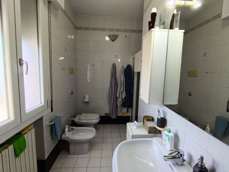 Rif. BRU234
Proponiamo in vendita una splendida porzione di bifamiliare con ingresso indipendente...