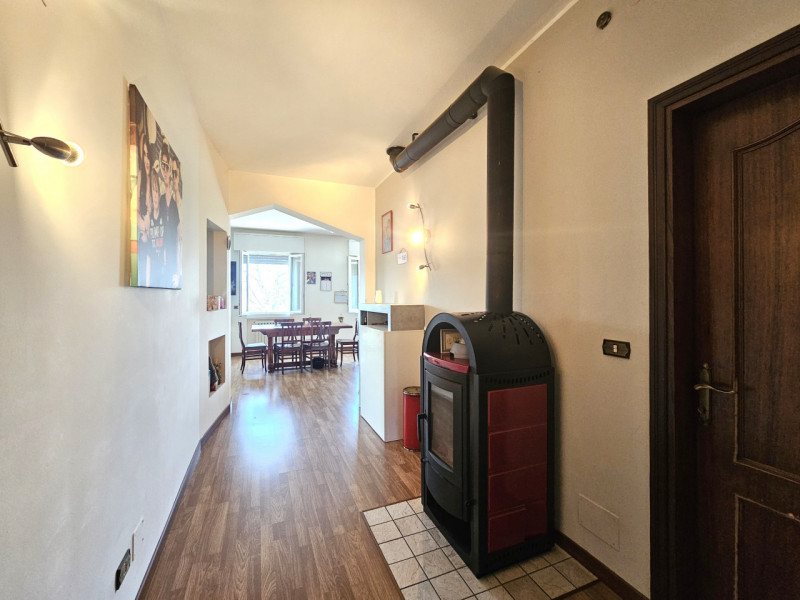 Rif. BRG225
Proponiamo in vendita una splendida porzione di bifamiliare con ingresso indipendente...