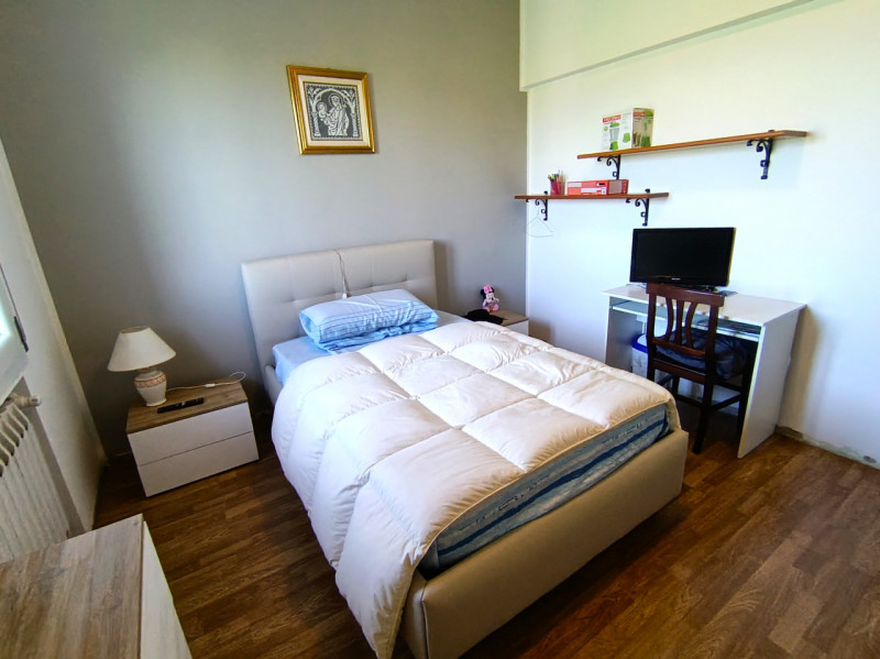 Rif. BRG225
Proponiamo in vendita una splendida porzione di bifamiliare con ingresso indipendente...