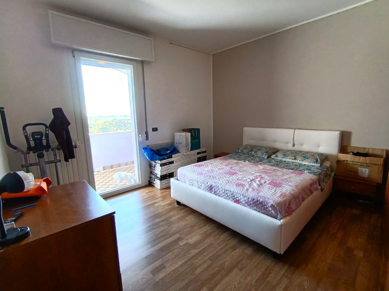 Rif. BRU234
Proponiamo in vendita una splendida porzione di bifamiliare con ingresso indipendente...