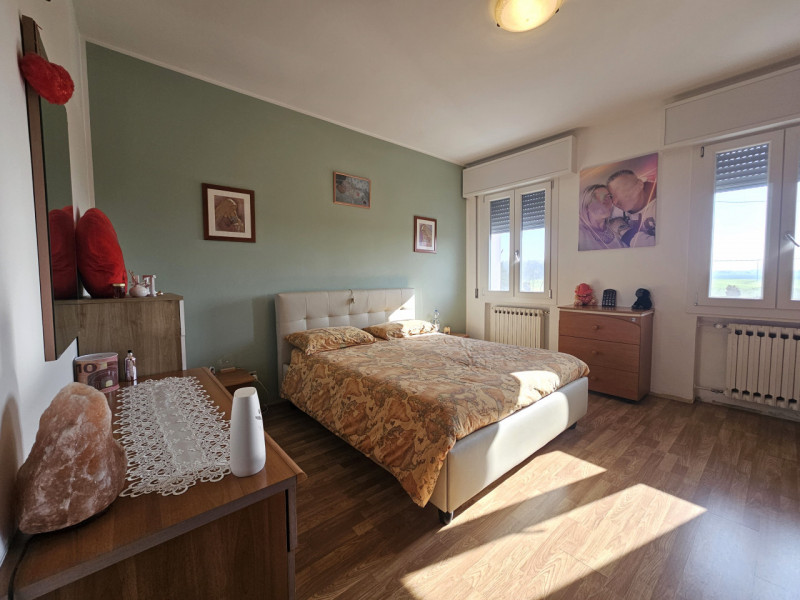 Rif. BRG225
Proponiamo in vendita una splendida porzione di bifamiliare con ingresso indipendente...