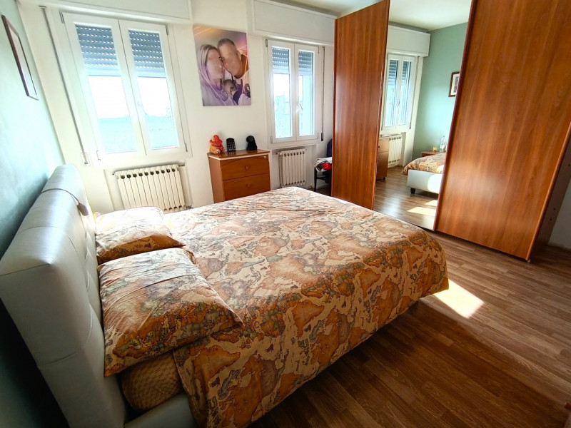 Rif. BRG225
Proponiamo in vendita una splendida porzione di bifamiliare con ingresso indipendente...