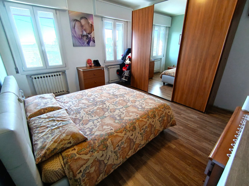 Rif. BRU234
Proponiamo in vendita una splendida porzione di bifamiliare con ingresso indipendente...