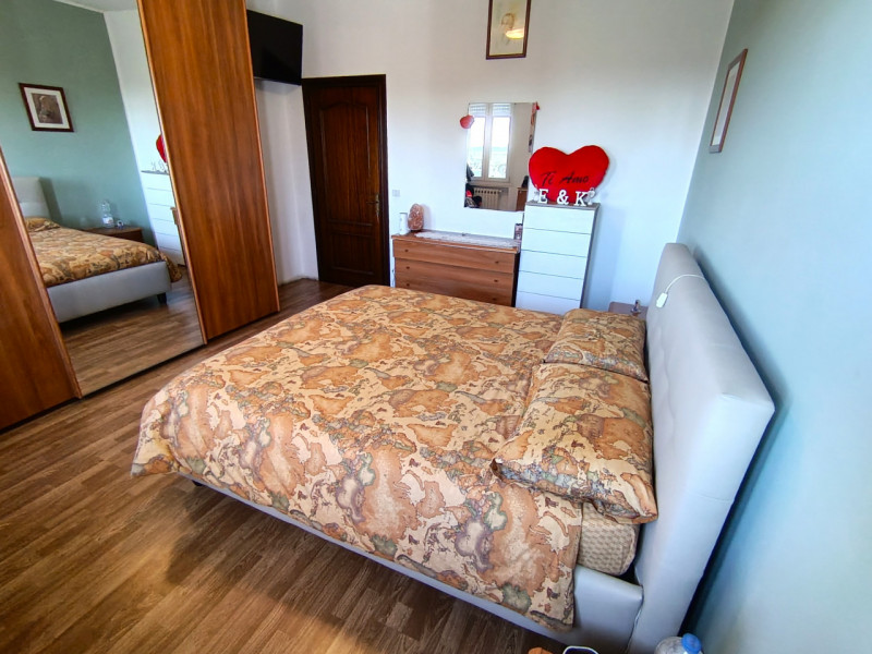 Rif. BRU234
Proponiamo in vendita una splendida porzione di bifamiliare con ingresso indipendente...