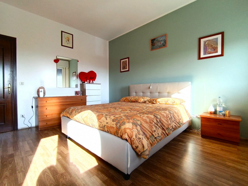 Rif. BRG225
Proponiamo in vendita una splendida porzione di bifamiliare con ingresso indipendente...