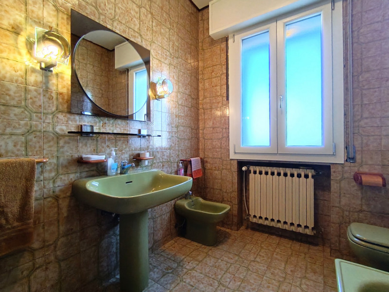 Rif. BRU234
Proponiamo in vendita una splendida porzione di bifamiliare con ingresso indipendente...