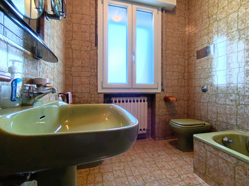 Rif. BRG225
Proponiamo in vendita una splendida porzione di bifamiliare con ingresso indipendente...