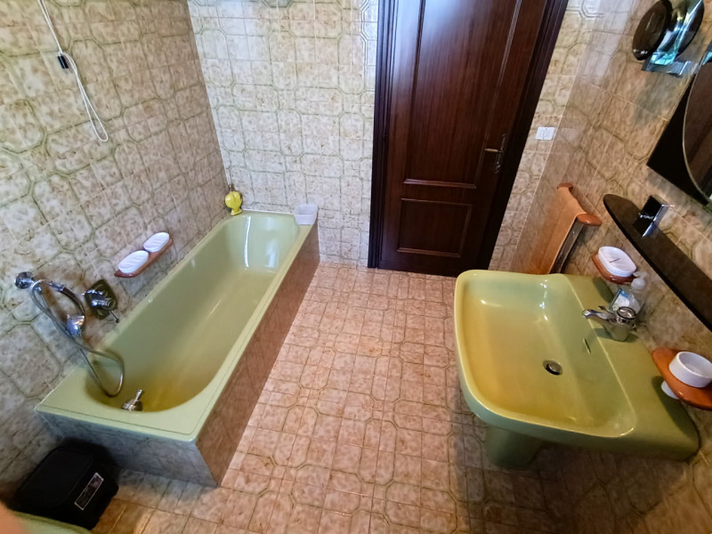 Rif. BRG225
Proponiamo in vendita una splendida porzione di bifamiliare con ingresso indipendente...