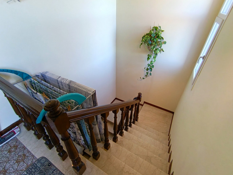 Rif. BRG234
Proponiamo in vendita una splendida porzione di bifamiliare con ingresso indipendente...