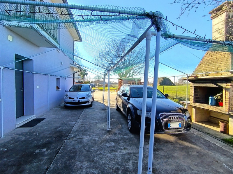 Rif. BRU234
Proponiamo in vendita una splendida porzione di bifamiliare con ingresso indipendente...