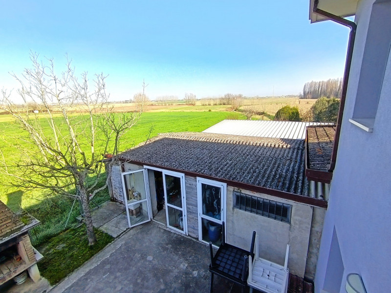 Rif. BRG225
Proponiamo in vendita una splendida porzione di bifamiliare con ingresso indipendente...